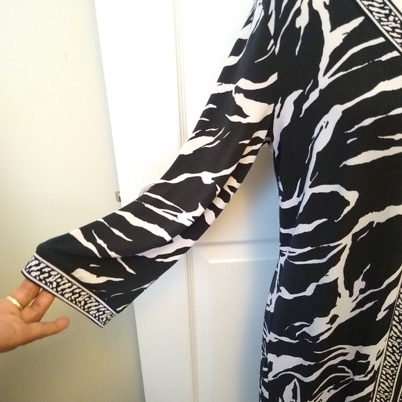 Dana Buchman black and white zebra print sheath dress. Medium - Picture 3 of 9